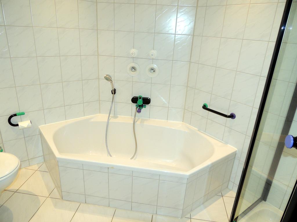 Gaestehaus Am Hirtenberg Брайтенбрун Екстериор снимка